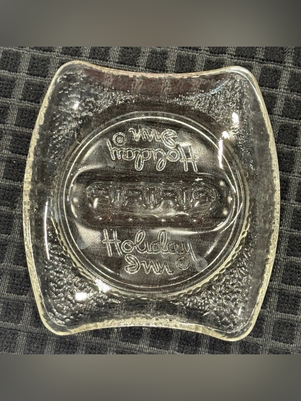 Vintage HOLIDAY INN Ashtray Hotel Advertising Embossed Letters Pebble Sides 70's - Picture 2 of 7